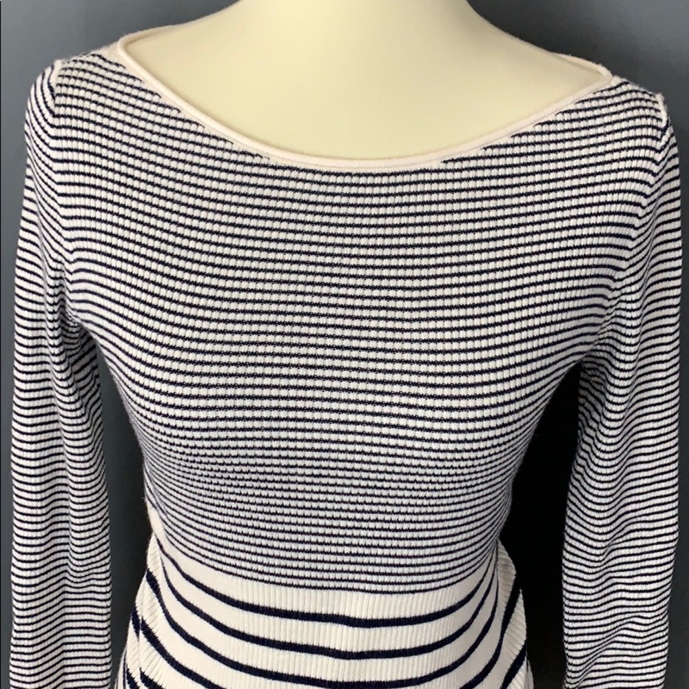 SALE Nwot GAP sweater - Picture 2 of 5